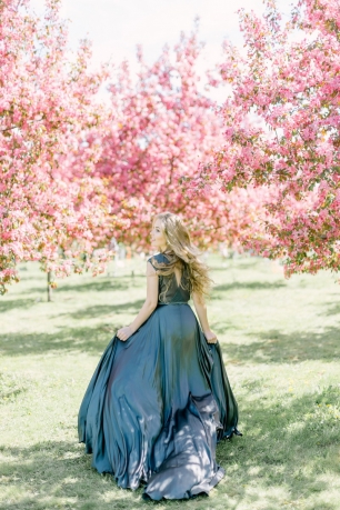 Дизайнерское графитовое свадебное платье на заказ