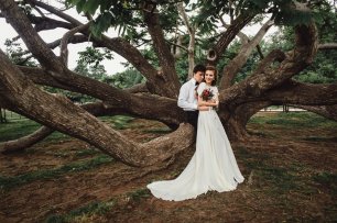 Фотосессия у большого дерева