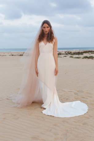 Минималистичное свадебное платье