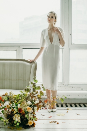 Минималистичное свадебное платье из шелкового бархата