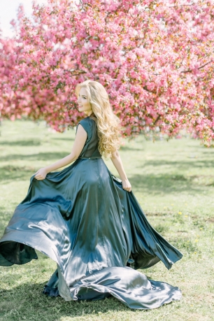 Шелковое графитовое свадебное платье