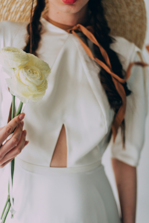 Шелковое свадебное платье.