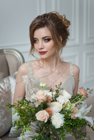 Шелковое свадебное платье из бархата и матового атласа.