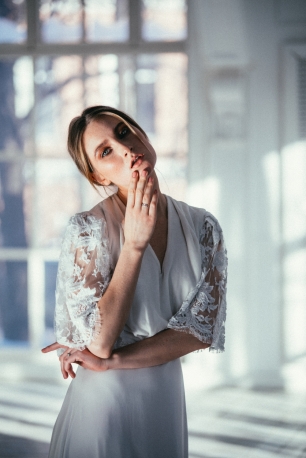 Шелковое свадебное платье с французским кружевом