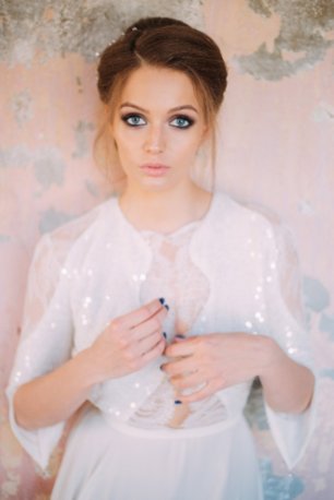 Шелковое свадебное платье с пайетками