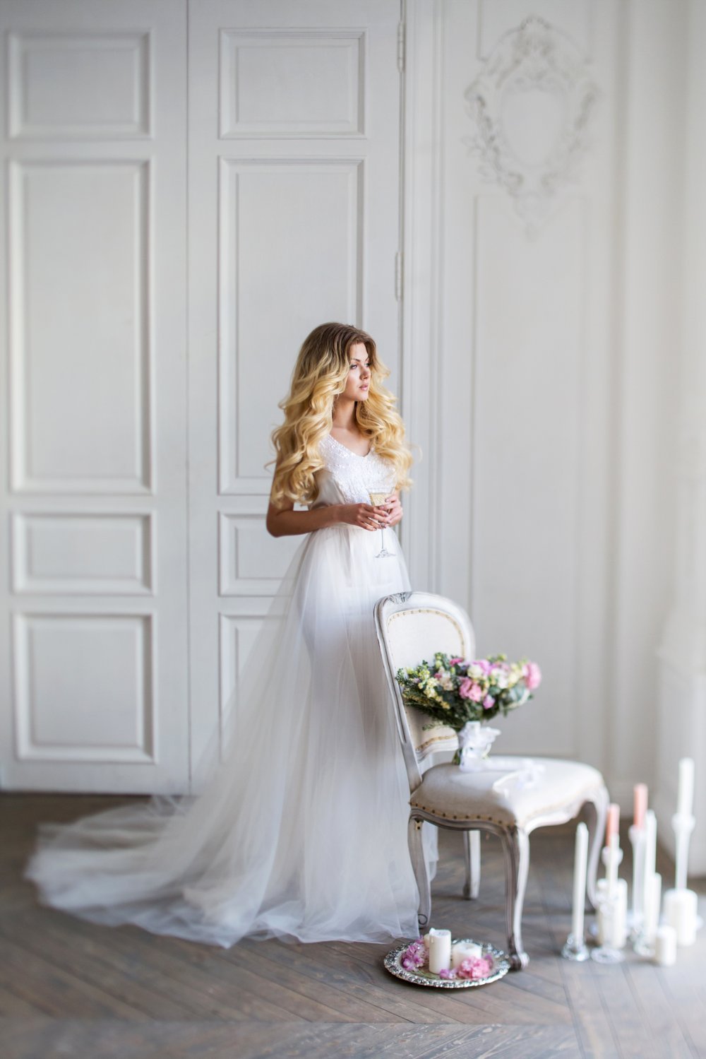Шелковое свадебное платье с пайетками и верхней юбкой из сетки
