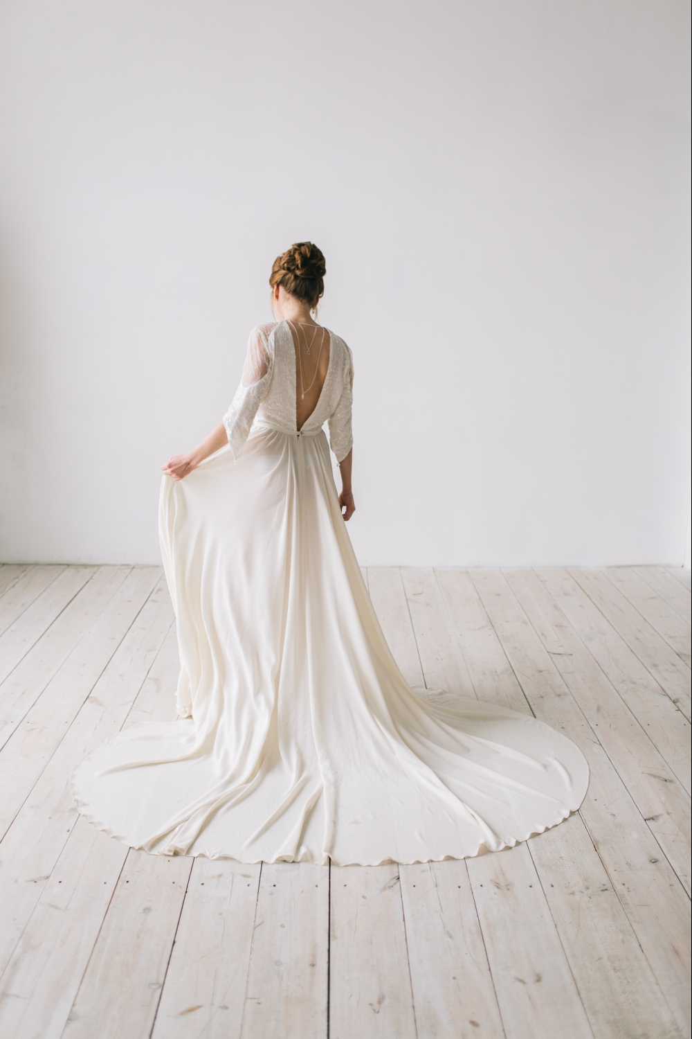 Свадебное платье из натурального итальянского шелка, пайеток и французского кружева