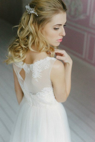 Платье "Сердце нежности"
Нарядное платье нежно персикового оттенка, с кружевным узором на мягкой сетке, с фатиновой воздушной юбкой. Красивый и утонченный образ.

Размер 42-44