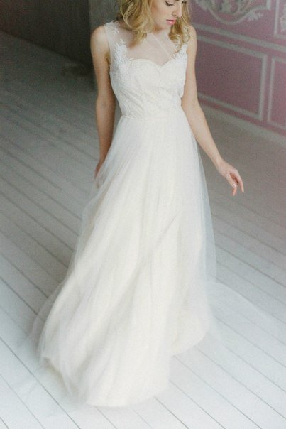 Платье "Сердце нежности"
Нарядное платье нежно персикового оттенка, с кружевным узором на мягкой сетке, с фатиновой воздушной юбкой. Красивый и утонченный образ.

Размер 42-44