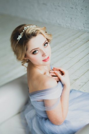 Голубое свадебное платье невесты