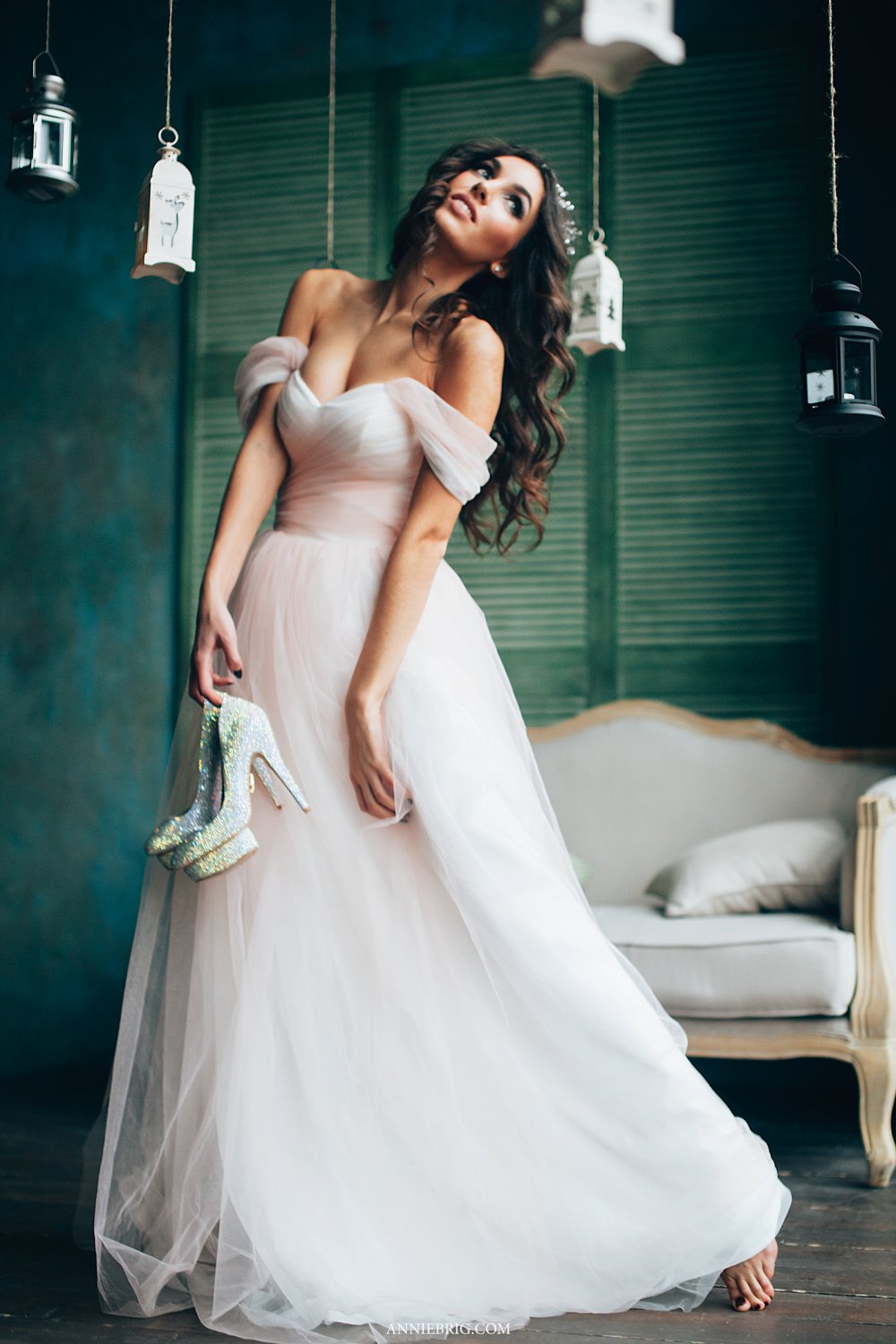 нежный образ , пудровое платье невесты, диадема, невеста, свадебная прическа, платье на свадьбу санкт-петербург розовое платье