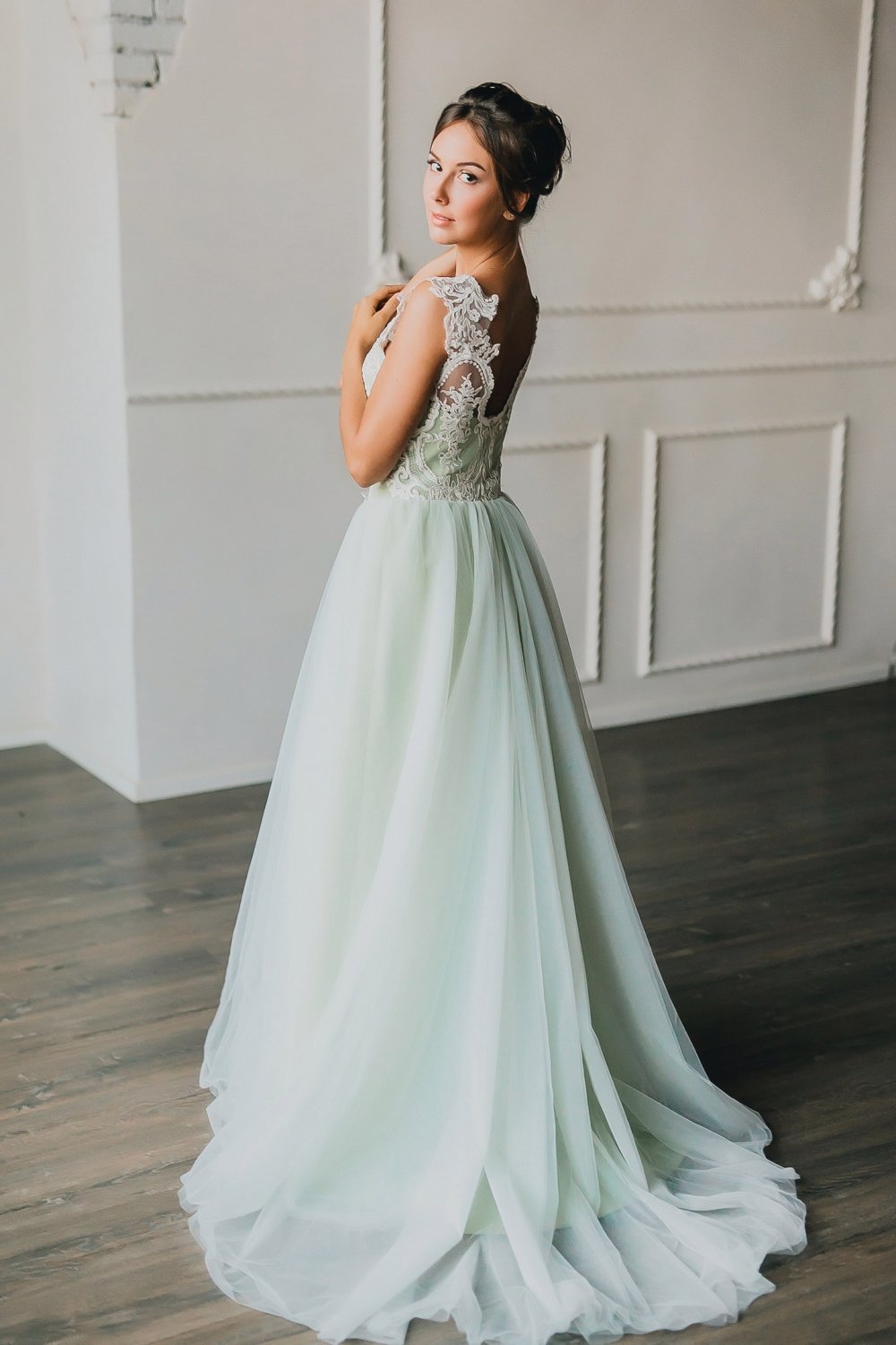 Нежное фисташковое свадебное платье