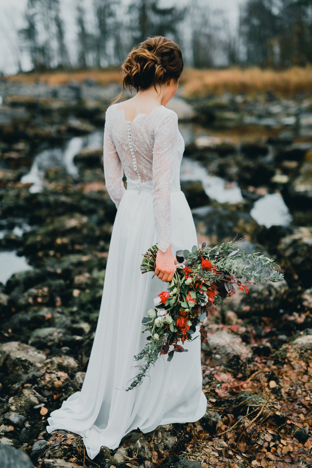 Нежное свадебное платье с кружевной спинкой