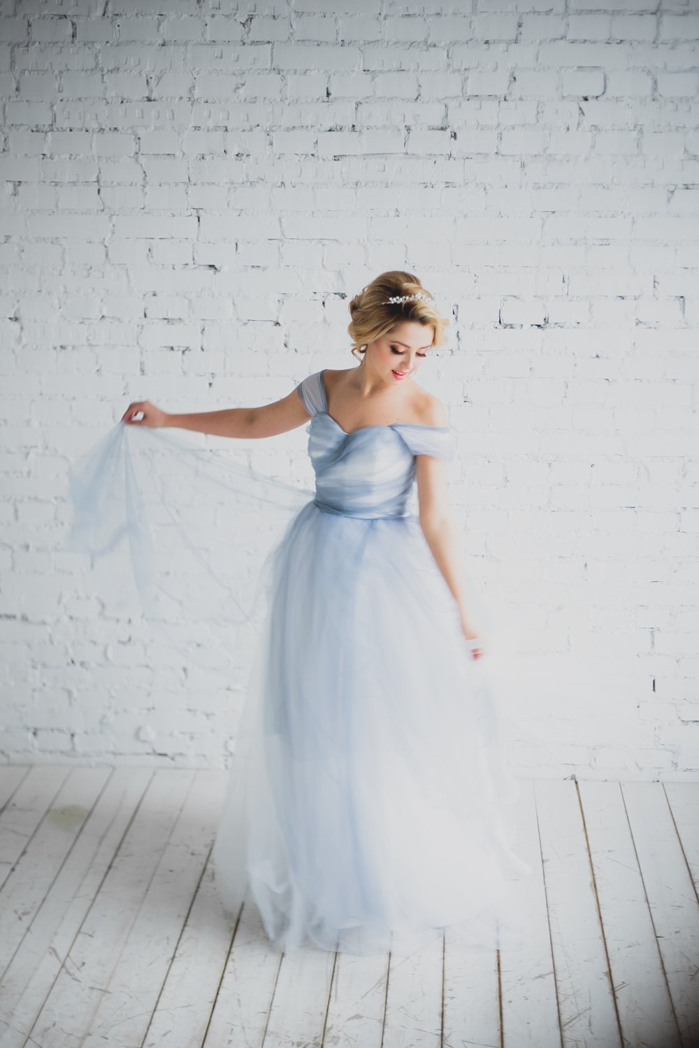 Платье невесты дымчато-голубого цвета