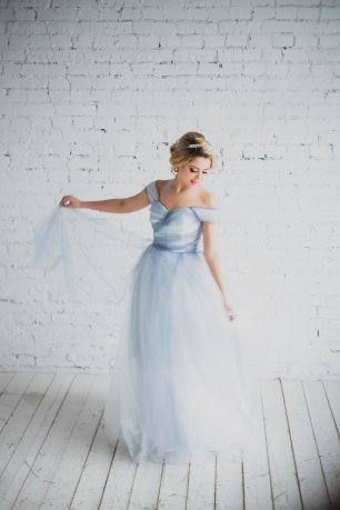 Платье невесты дымчато-голубого цвета