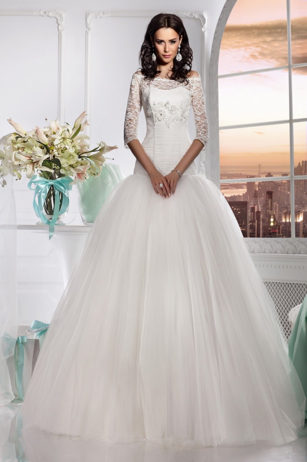 Платье невесты с кружевными рукавами