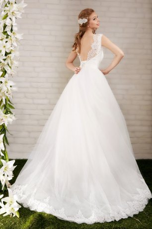 Платье с открытой спинкой