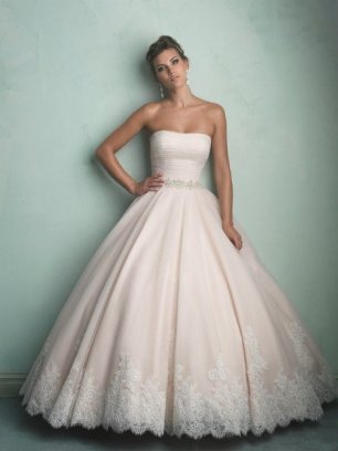 Платье невесты с пышной юбкой