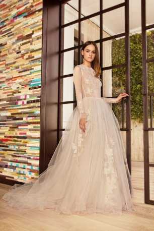 Полупрозрачное платье невесты