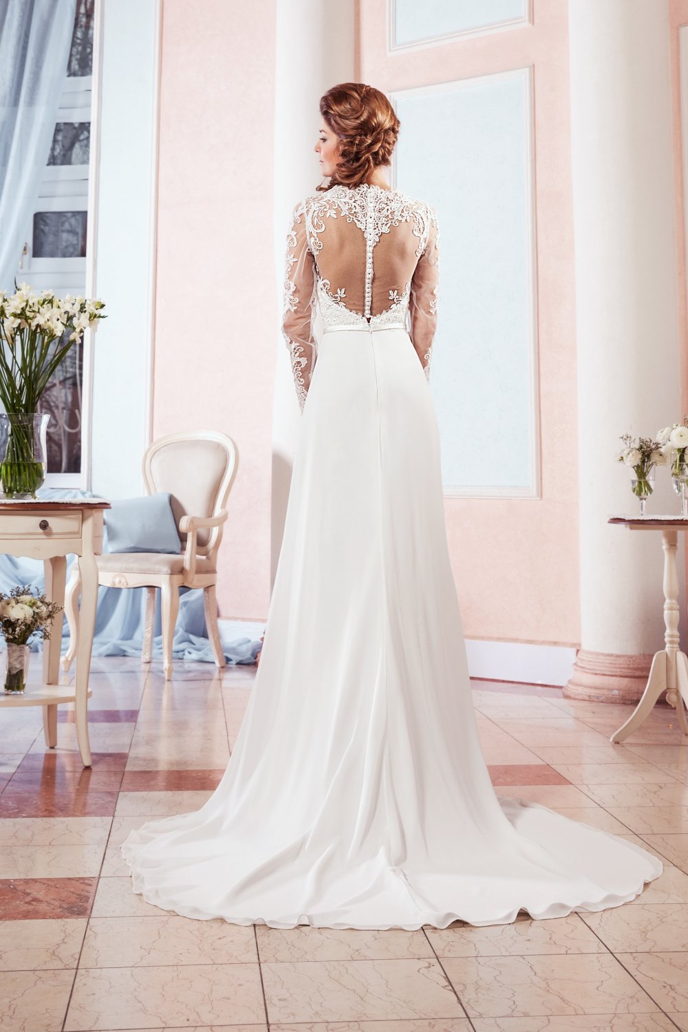 Свадебное платье с прозрачной вставкой на спине