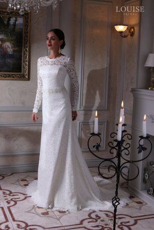 Кружевное платье с длинными рукавами