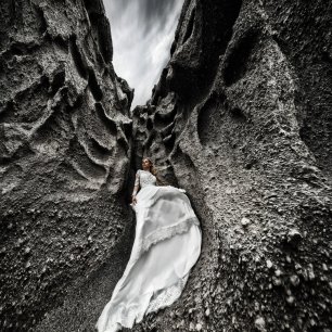 Роскошное свадебное платье с длинным шлейфом