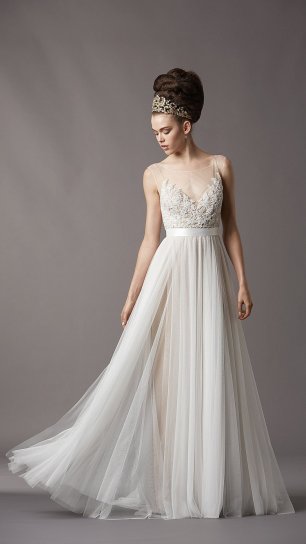 Полупрозрачное свадебное платье с легкой юбкой