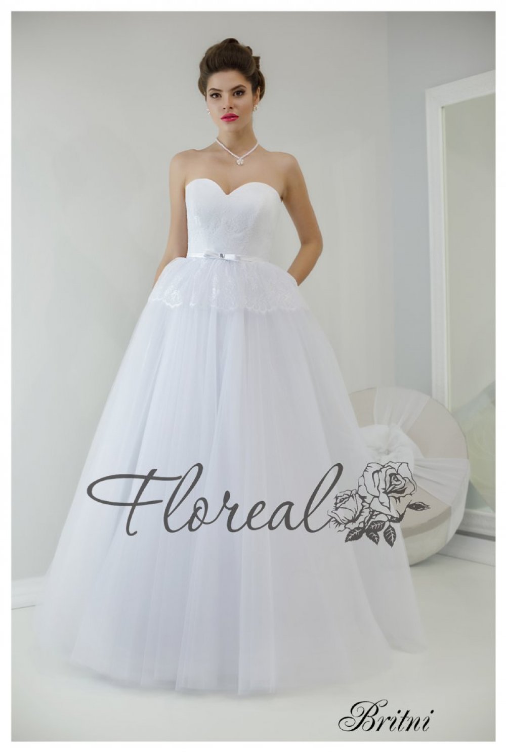 Очень нежное свадебное платье пышная юбка корсет вырез сердечком- ничего лишнего)))