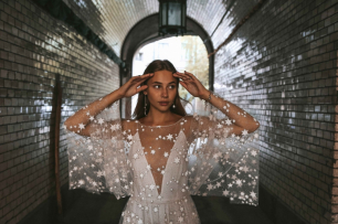 Коллекция Counting Stars Boho Wedding Dresses 2019@fataiperya @boomblushЭто оригинальное простое и лаконичное свадебное платье со звездами, с открытой спиной от @fataiperya для тех у кого свадьба в стиле бохо