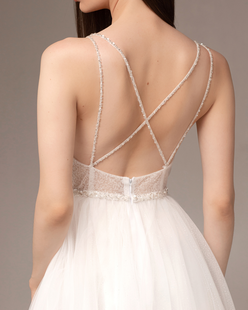 Свадебное платье с открытой спиной на тонких бретелях "Бланш"