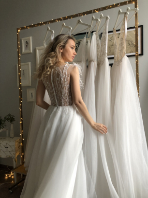 Свадебное платье с вышивкой и шлейфом "Монро" Молочное