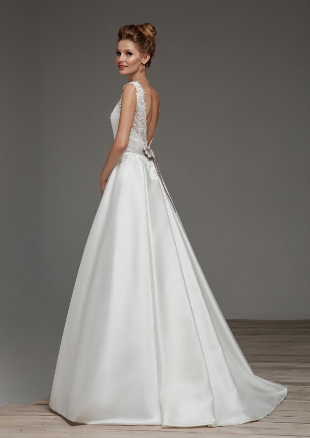 воздушное платье с открытой спиной