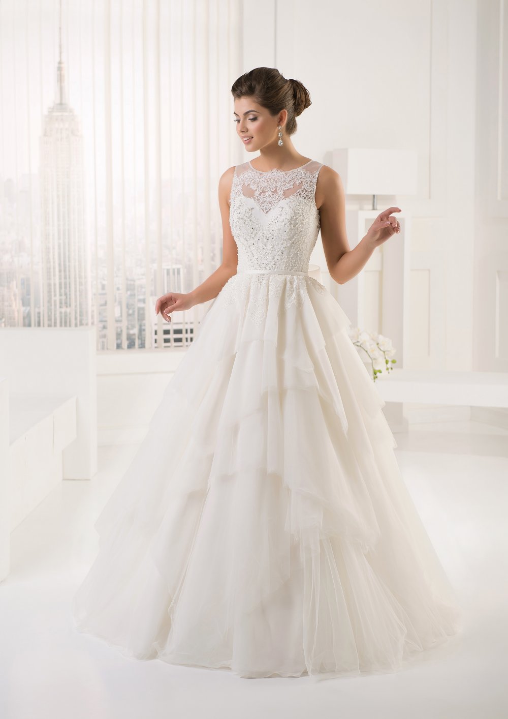 № 1505 Размер 42-44. Цвет белый. В наличии.