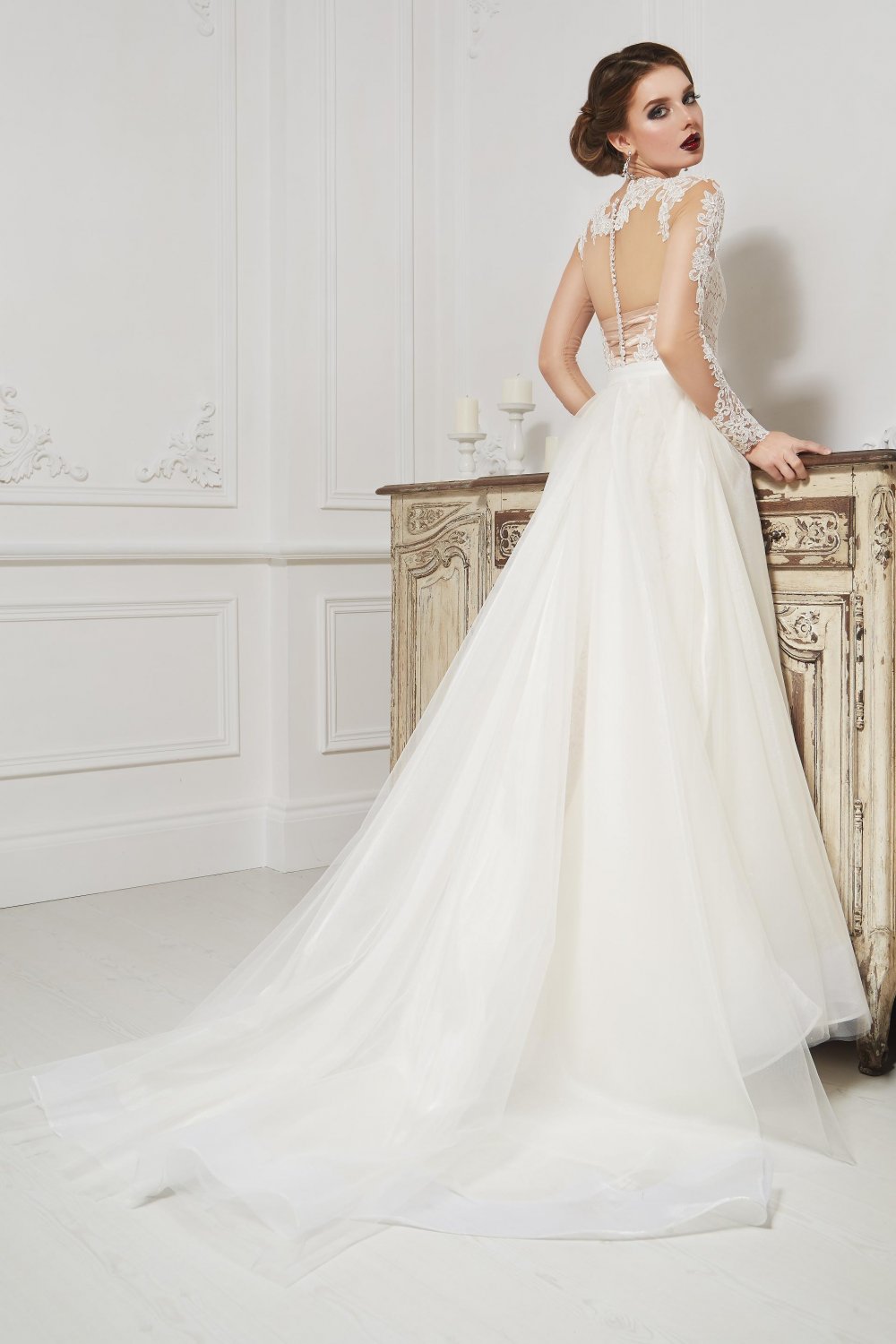 "Габби" - модель капсульной коллекции со съемным шлейфом.