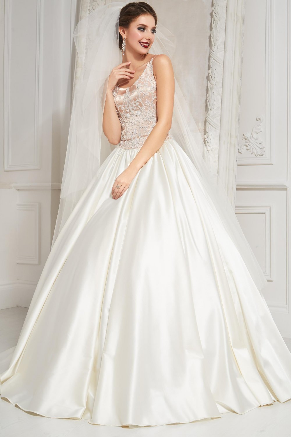 Королевское сочетание цветов и ткани.