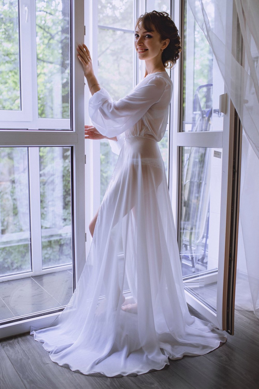 Прозрачное платье невесты