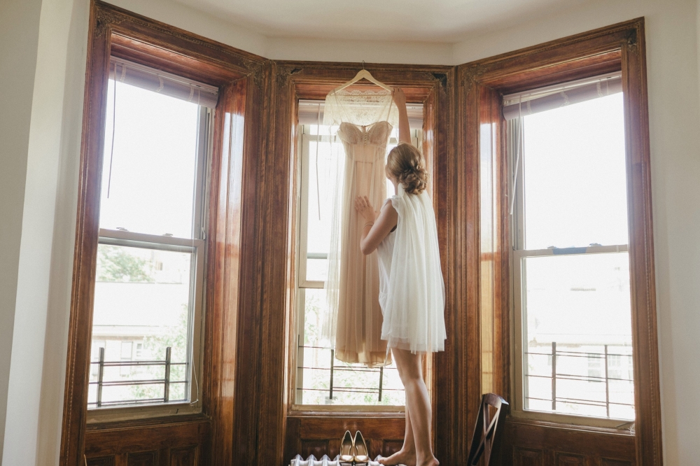 Свадебное платье / индивидуальный пошив 

Верхнее платье: лиф "французское кружево", юбка из фатина полусолнце. 
Нижнее платье: шифон и креп-сатин, лиф на "косточках", юбка шестиклинка 