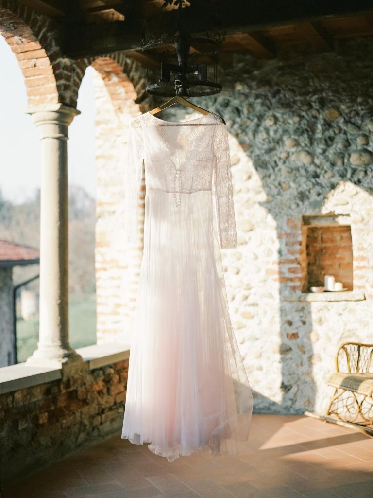 Свадебное платье / индивидуальный пошив
Немного о платье: Состоит из двух платьев. Верхнее платье: лиф "Французское кружево", юбка два слоя тонкой кисеи. Нижнее платье:шифон белый и персиковый. Поясок бархатная лента