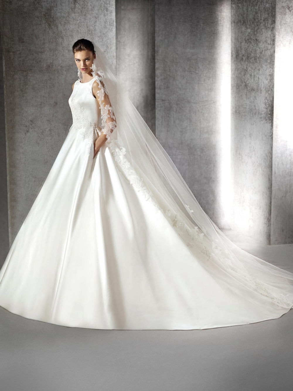 San Patrick Zina. Размер 42-44

Цена -20 000 руб.
Стоимость платья в бутике - 120 000 руб.

