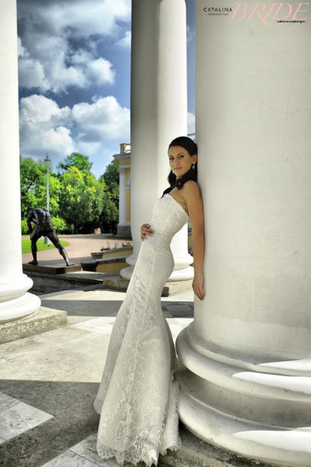 Силуэтное платье из французского кружева