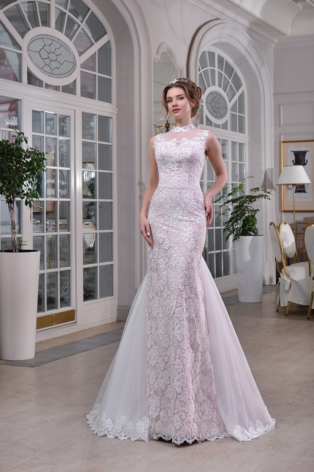 Грация - свадебное платье в стиле годе с отстегивающимся шлейфом. 