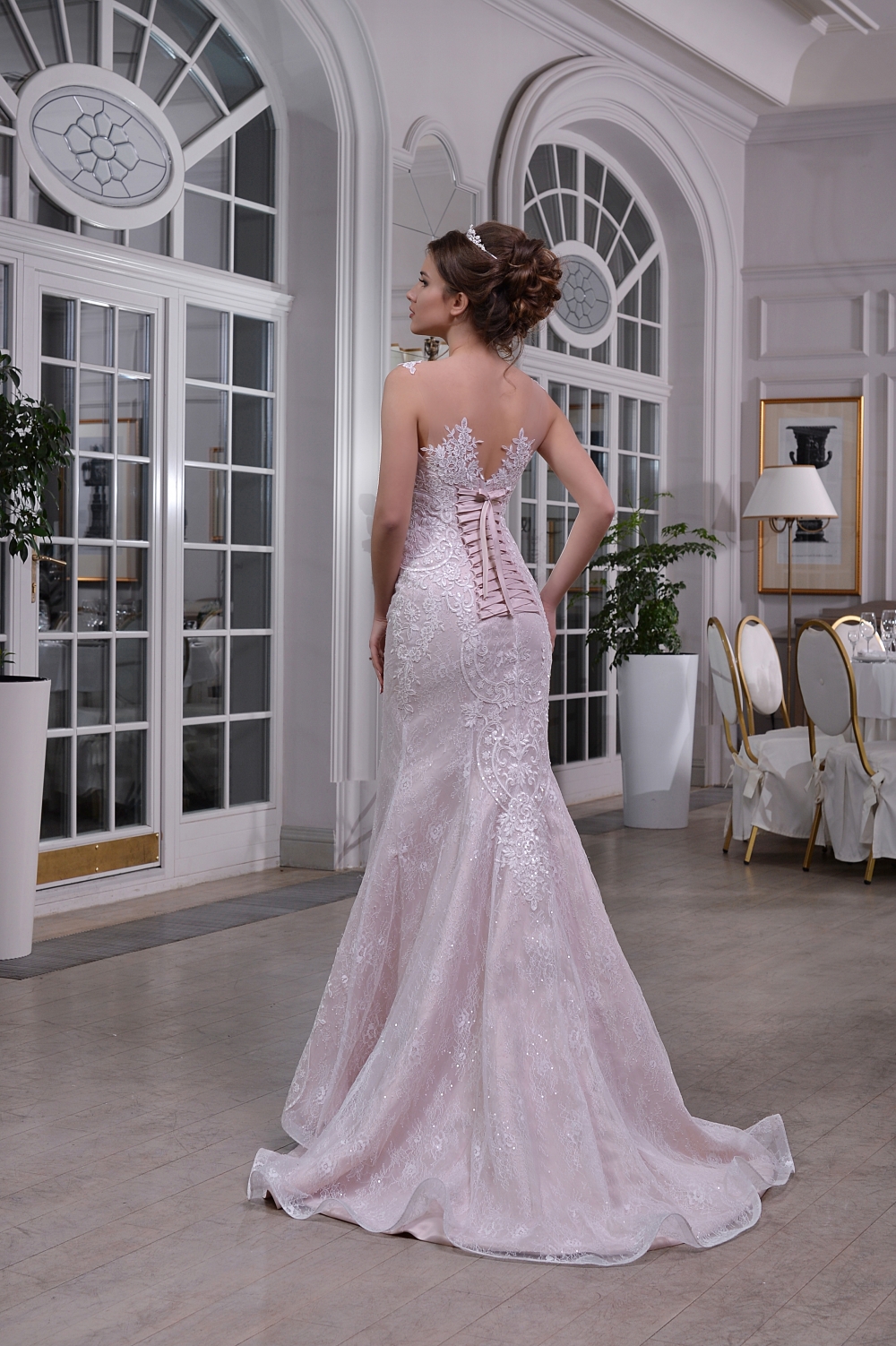 Аида - шикарное свадебное платье с шлейфом силуэт сирена