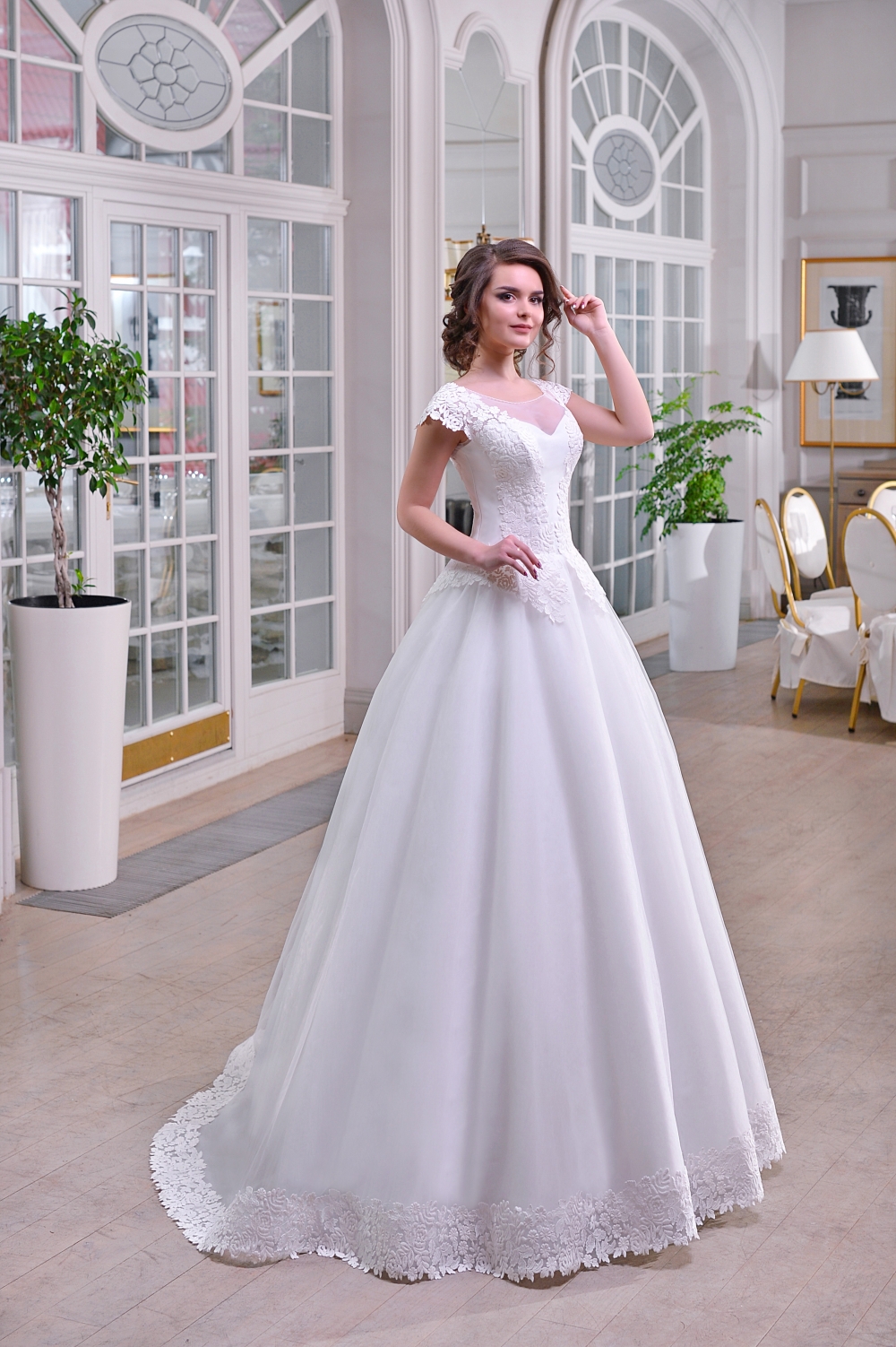 Анна - свадебное платье с атласной юбкой