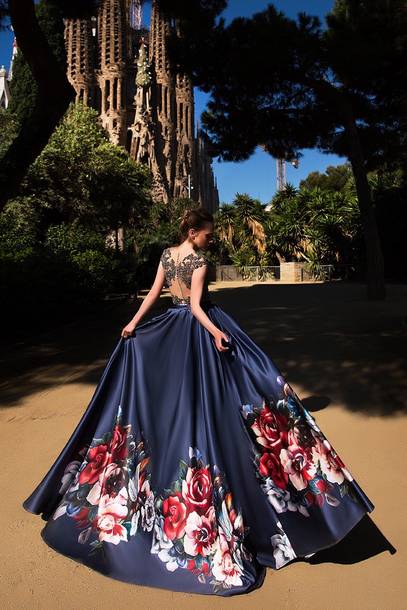  Юбка украшена ярким цветочным принтом и удобными карманами.

Цвет: Graphit
Размер: 32-42