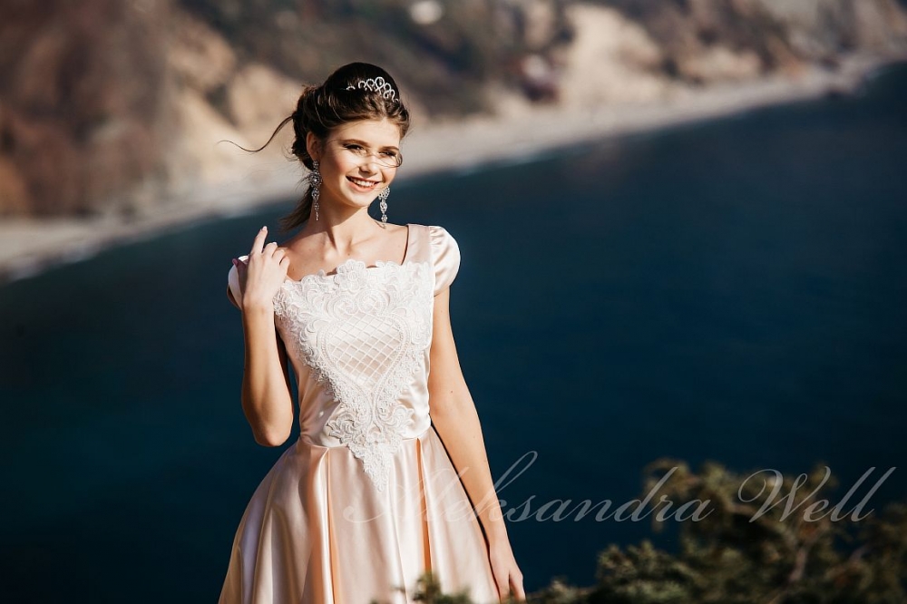 Свадебное платье "Лорейн"   12 500 руб.

Свадебный салон "Ажур" +7(953) 348-20-42 САНКТ-ПЕТЕРБУРГ, ул.Ярослава Гашека д.5, 2 мин. от метро Купчино, 
ТК "Балатон", напротив гипермаркета О'Кей 
Часы работы : ежедневно с 10:00 до 21:00