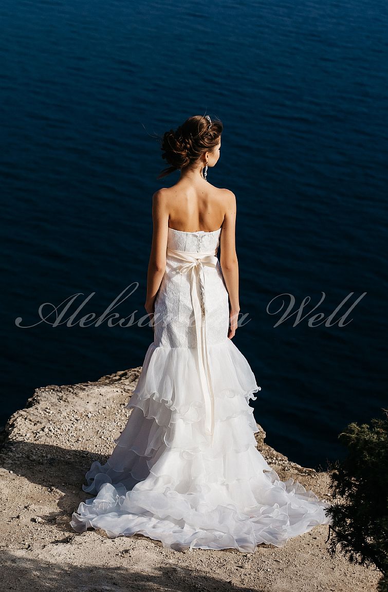 Свадебное платье "Ника"   7500 руб.
Свадебный салон "Ажур" +7(953) 348-20-42 САНКТ-ПЕТЕРБУРГ, ул.Ярослава Гашека д.5, 2 мин. от метро Купчино, 
ТК "Балатон", напротив гипермаркета О'Кей 
Часы работы : ежедневно с 10:00 до 21:00