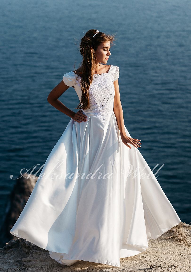 Свадебное платье "Мелоди" 12 500 руб.

Свадебный салон "Ажур" +7(953) 348-20-42 САНКТ-ПЕТЕРБУРГ, ул.Ярослава Гашека д.5, 2 мин. от метро Купчино, 
ТК "Балатон", напротив гипермаркета О'Кей 
Часы работы : ежедневно с 10:00 до 21:00