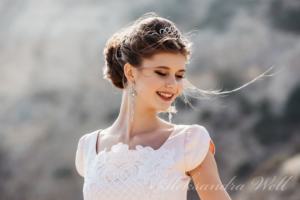 Свадебное платье "Лорейн"   12 500 руб.

Свадебный салон "Ажур" +7(953) 348-20-42 САНКТ-ПЕТЕРБУРГ, ул.Ярослава Гашека д.5, 2 мин. от метро Купчино, 
ТК "Балатон", напротив гипермаркета О'Кей 
Часы работы : ежедневно с 10:00 до 21:00