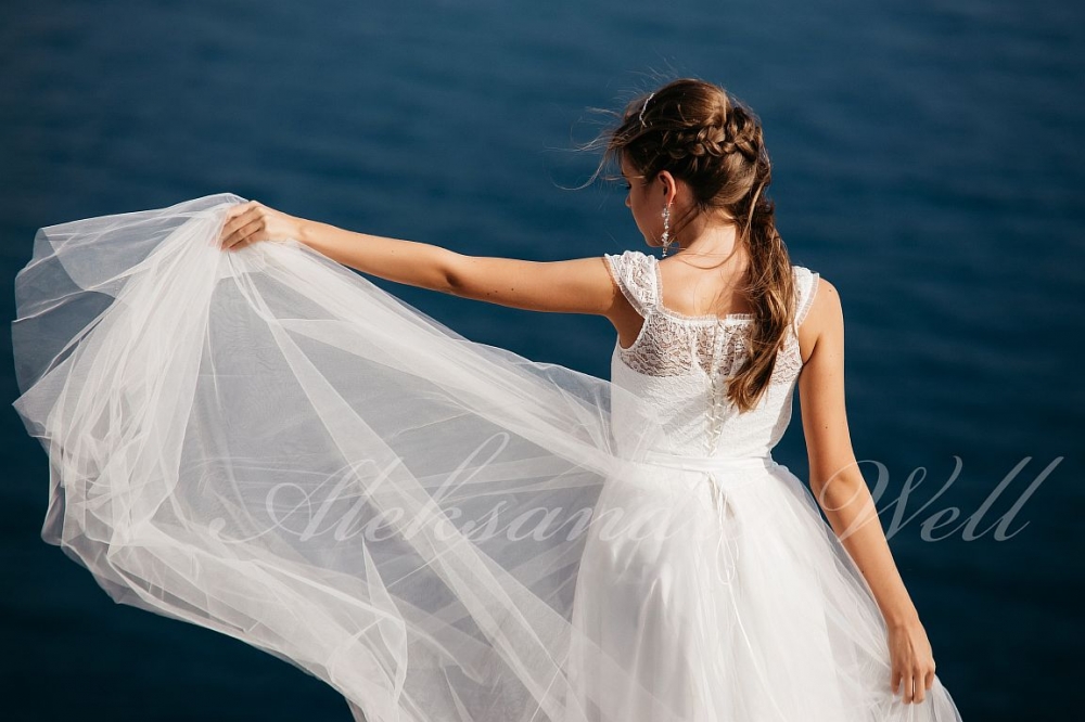 Свадебное платье "Татьяна"   12 500 руб.

Свадебный салон "Ажур" +7(953) 348-20-42 САНКТ-ПЕТЕРБУРГ, ул.Ярослава Гашека д.5, 2 мин. от метро Купчино, 
ТК "Балатон", напротив гипермаркета О'Кей 
Часы работы : ежедневно с 10:00 до 21:00