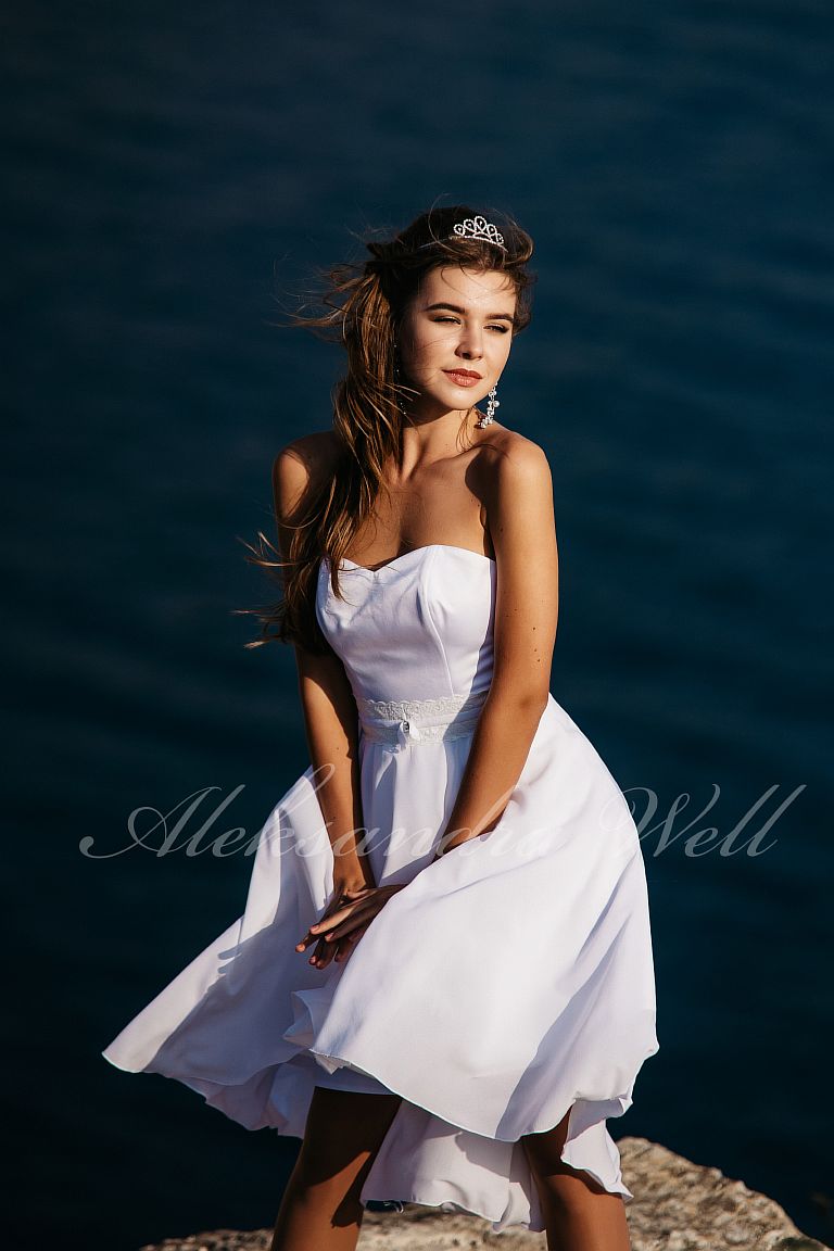 Свадебное платье "Вероника"   6500 руб.
Свадебный салон "Ажур" +7(953) 348-20-42 САНКТ-ПЕТЕРБУРГ, ул.Ярослава Гашека д.5, 2 мин. от метро Купчино, 
ТК "Балатон", напротив гипермаркета О'Кей 
Часы работы : ежедневно с 10:00 до 21:00